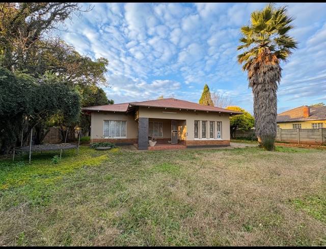 3 BEDROOM HOUSE FOR SALE IN THREE RIVERS